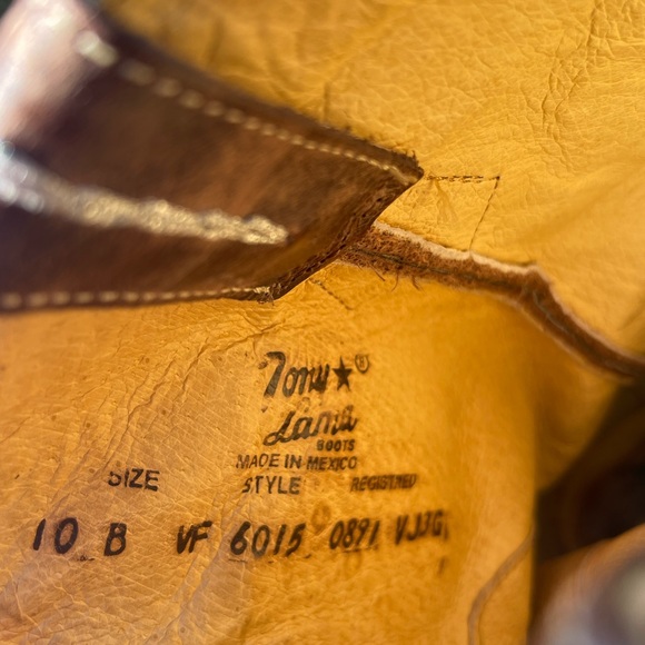 Rare Tony Lama Brown Boots with Turquoise and Red Details - Picture 5 of 8
